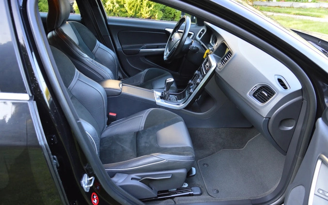 Volvo V60 cena 47900 przebieg: 219141, rok produkcji 2016 z Świdnica małe 497